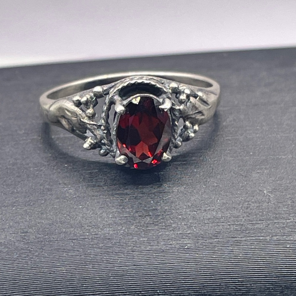Vintage Silver Ring with Red Oval Garnet Gemstone and Filigree Accents. Size 6